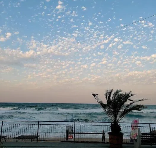 прекрасные с видом на море в центре 비알라