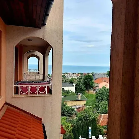 прекрасные с видом на море в центре Apartament Bjała